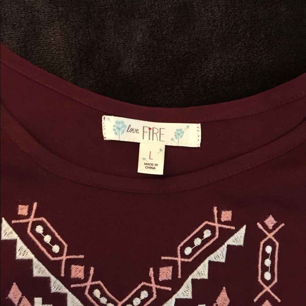 Maroon Pattern Shirt Design - Picture 2 of 3